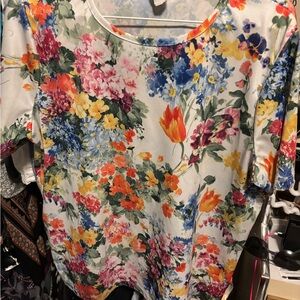 BonWorth Floral Scoop Neck Short Sleeve Top in White Multicolor